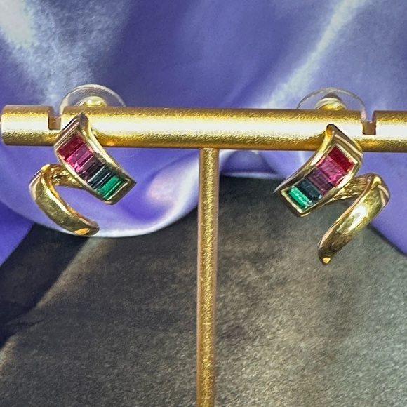 Vintage Roman gold tone Rhinestone swirl earrings - Picture 4 of 13